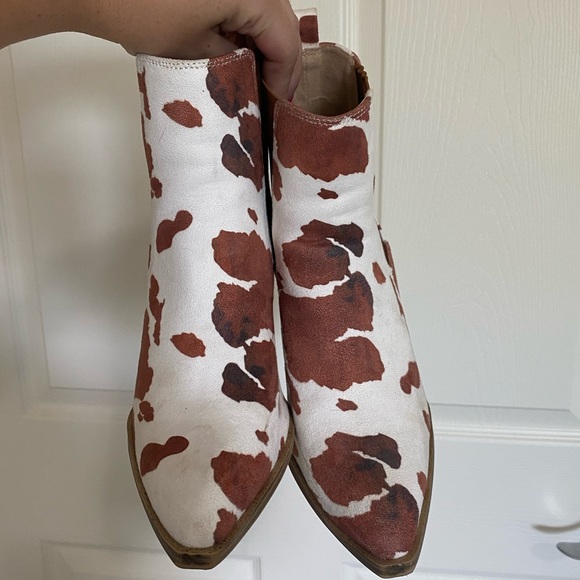 Size 8 Leather Cow Print Heel Booties - Picture 5 of 5